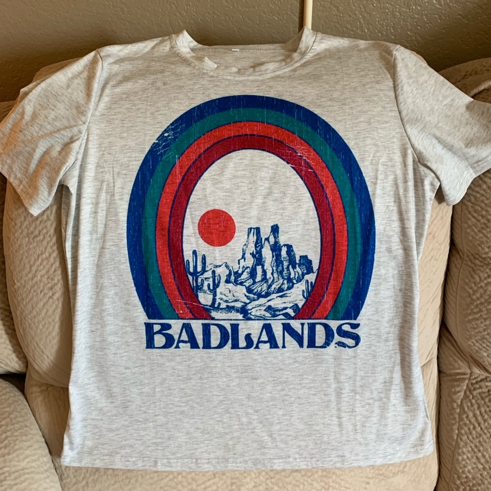 SOLD Women’s Badlands Graphic Tee Size Large